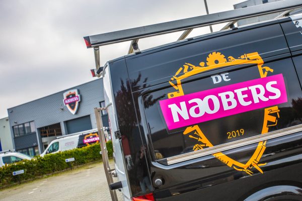 De Naobers Kantoor + Bus